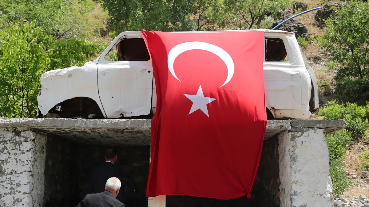Başbağlar'da 33 yıl önce katledilen 33 kişi törenle anıldı