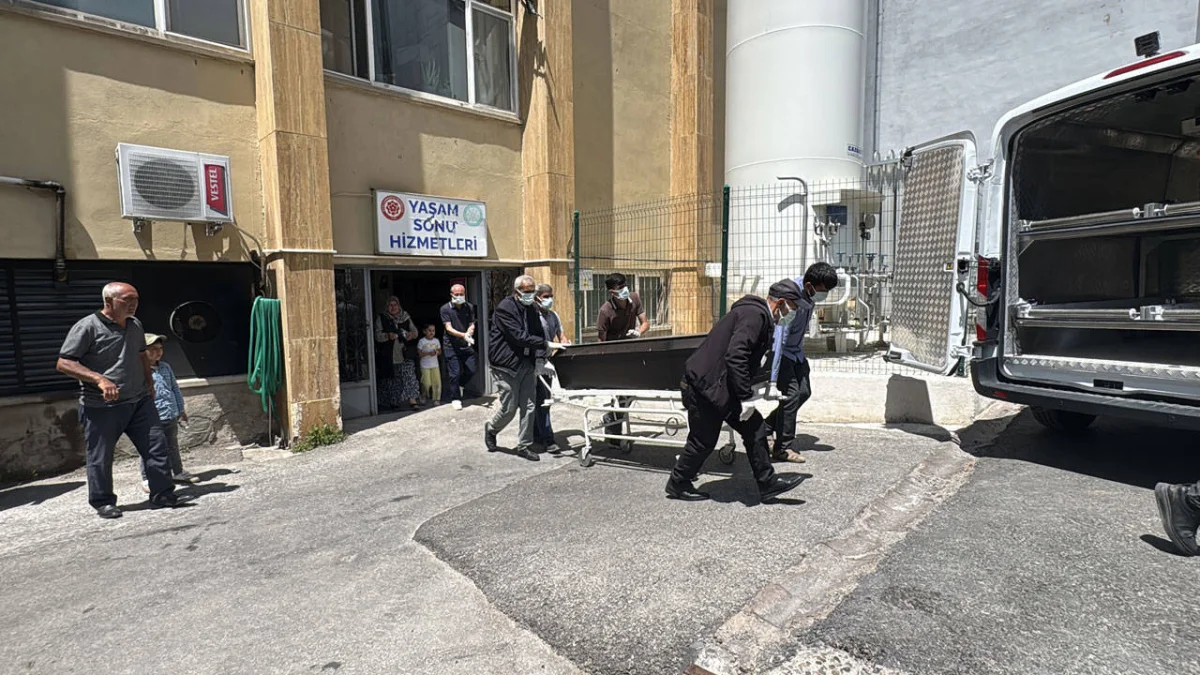 Sivas'ta KKKA hastalığı can aldı: Tedavi gören kadın öldü