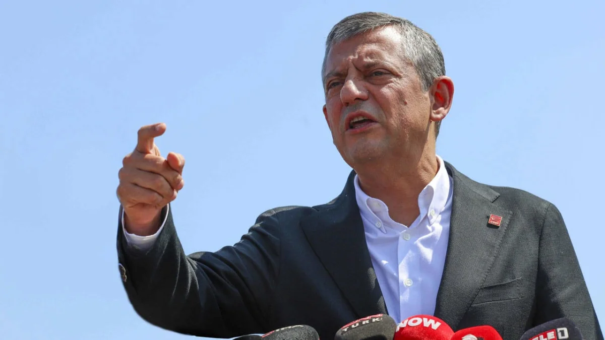 Özgür Özel, davaları takip etmek için Silivri'de: İmamoğlu'nun savunma hakkı engelleniyor
