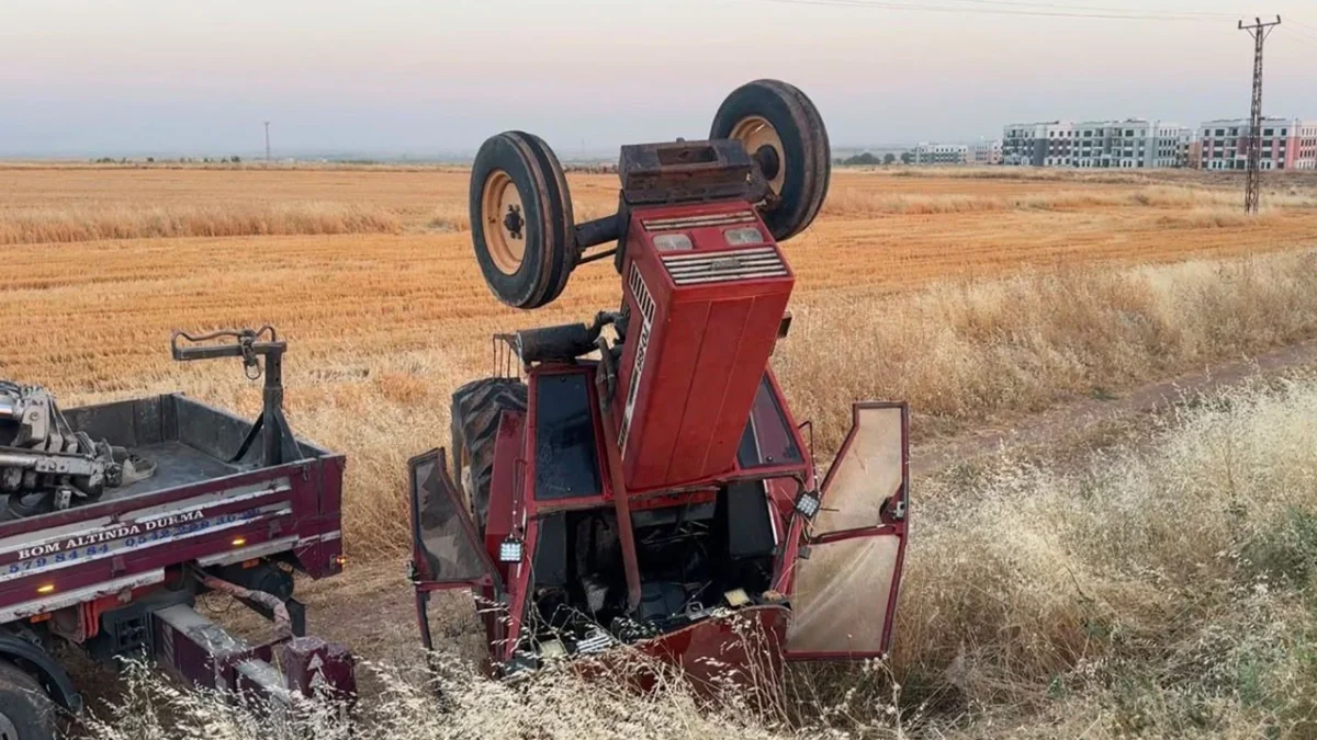 Devrilen traktörün sürücüsü burnu bile kanamadan kurtuldu