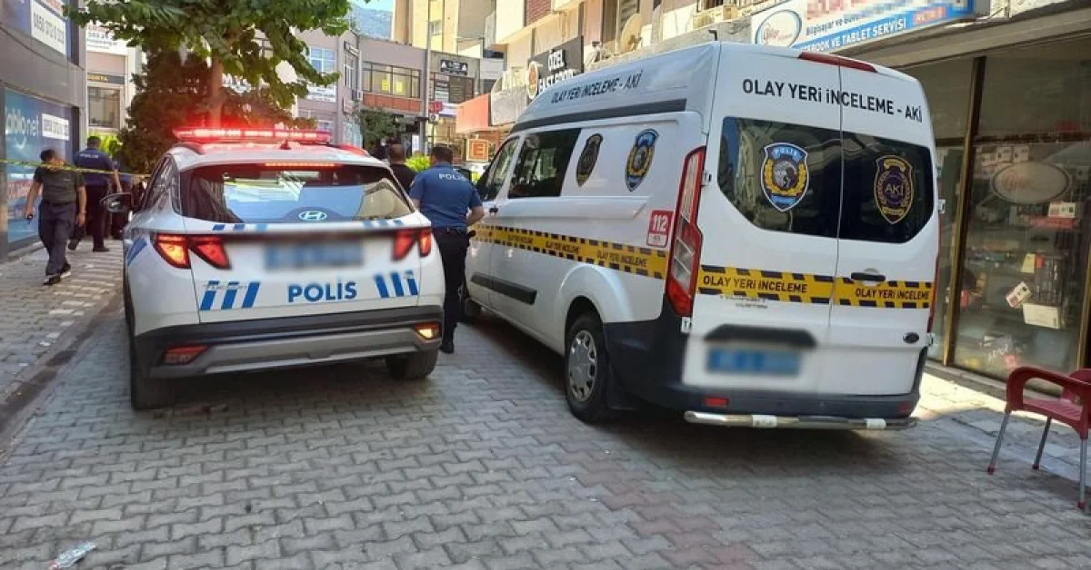 Balkondan düşen genç kadın öldü