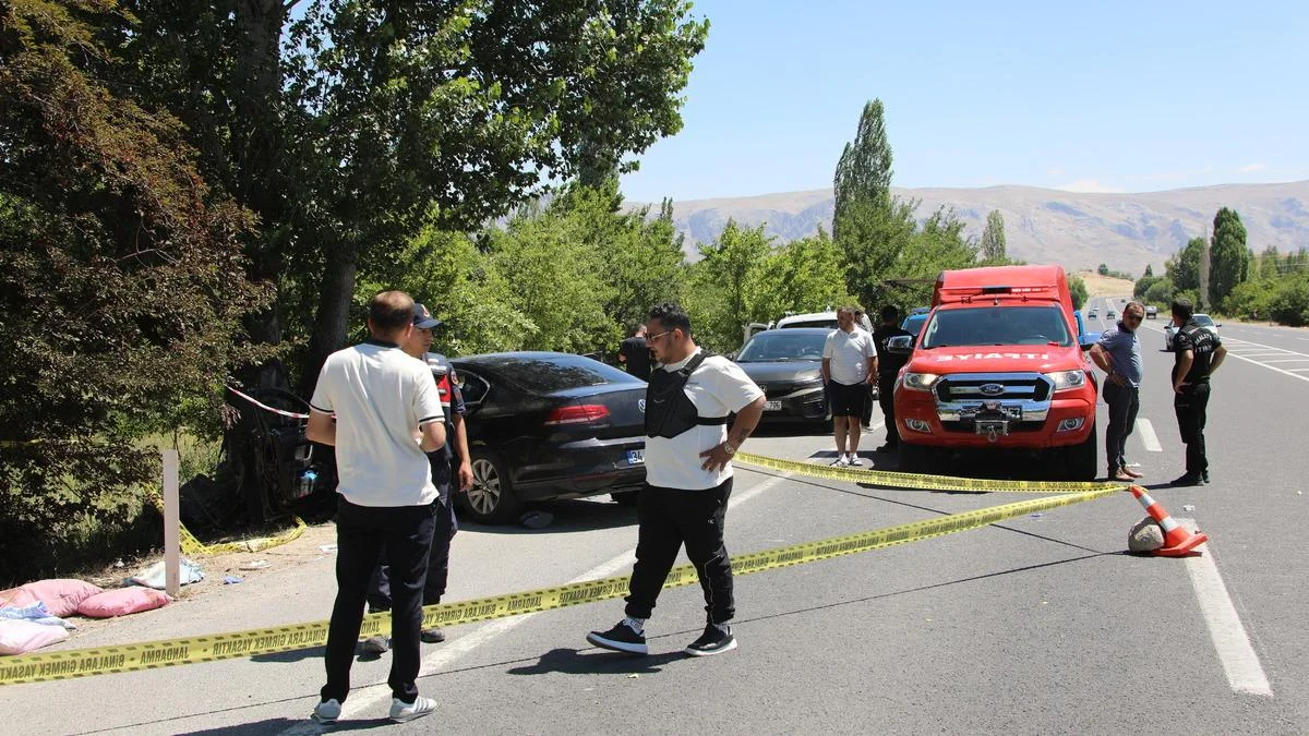 Malatya'da otomobil ağaca çarptı: 2 ölü, 4 ağır yaralı