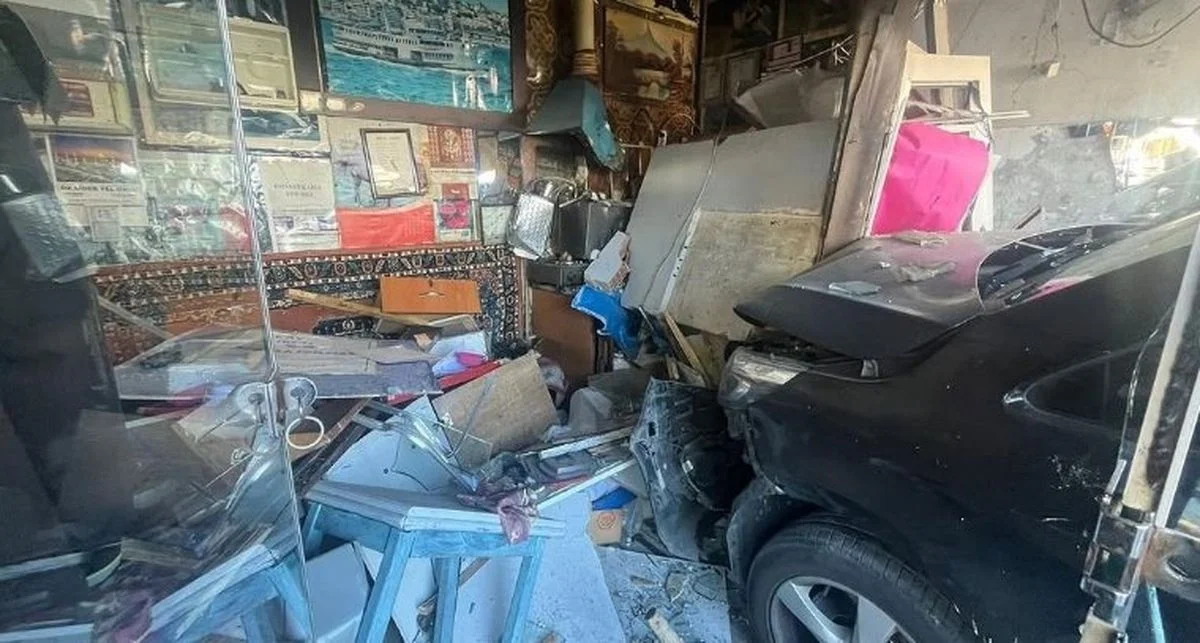 Çorum'da Minibüs Kazası: Çay Ocağına Daldı